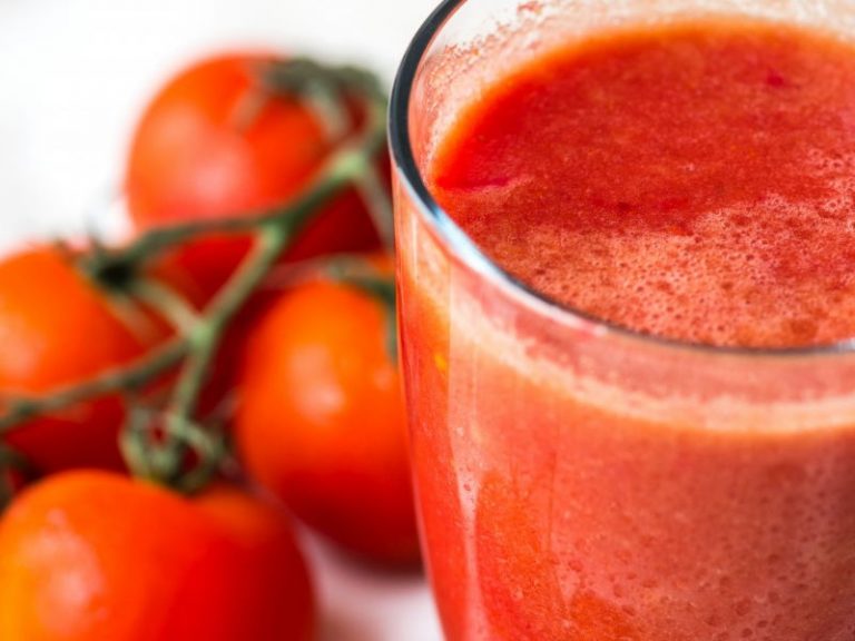Tomatensap is gezond door veel vitamine en mineralen
